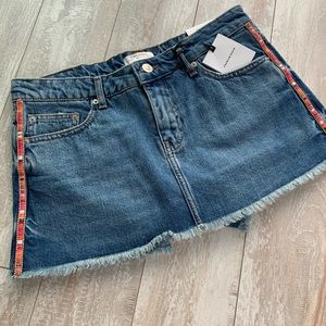 NWT 🥰HP🥰ZARA embellished skort. Size 2.